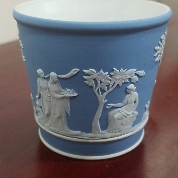 RELISTED Mini Wedgwood Cache Pot Lavender Dip Jasperware - Picture 3 of 7